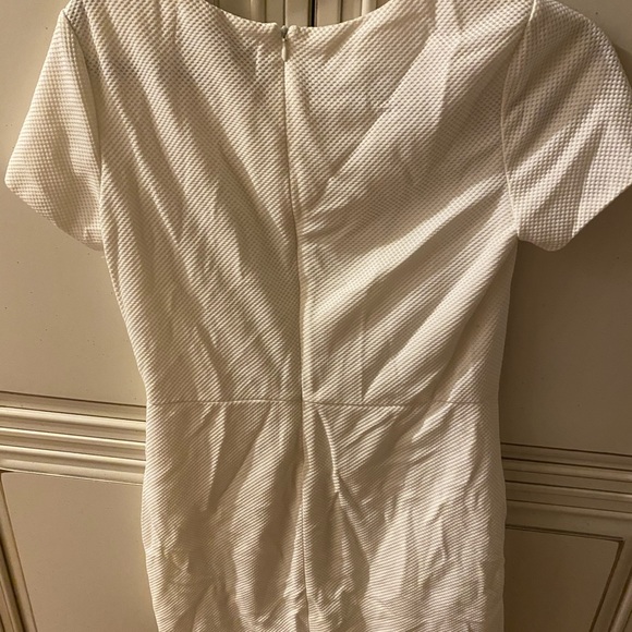 Short sleeved white dress - Picture 2 of 2